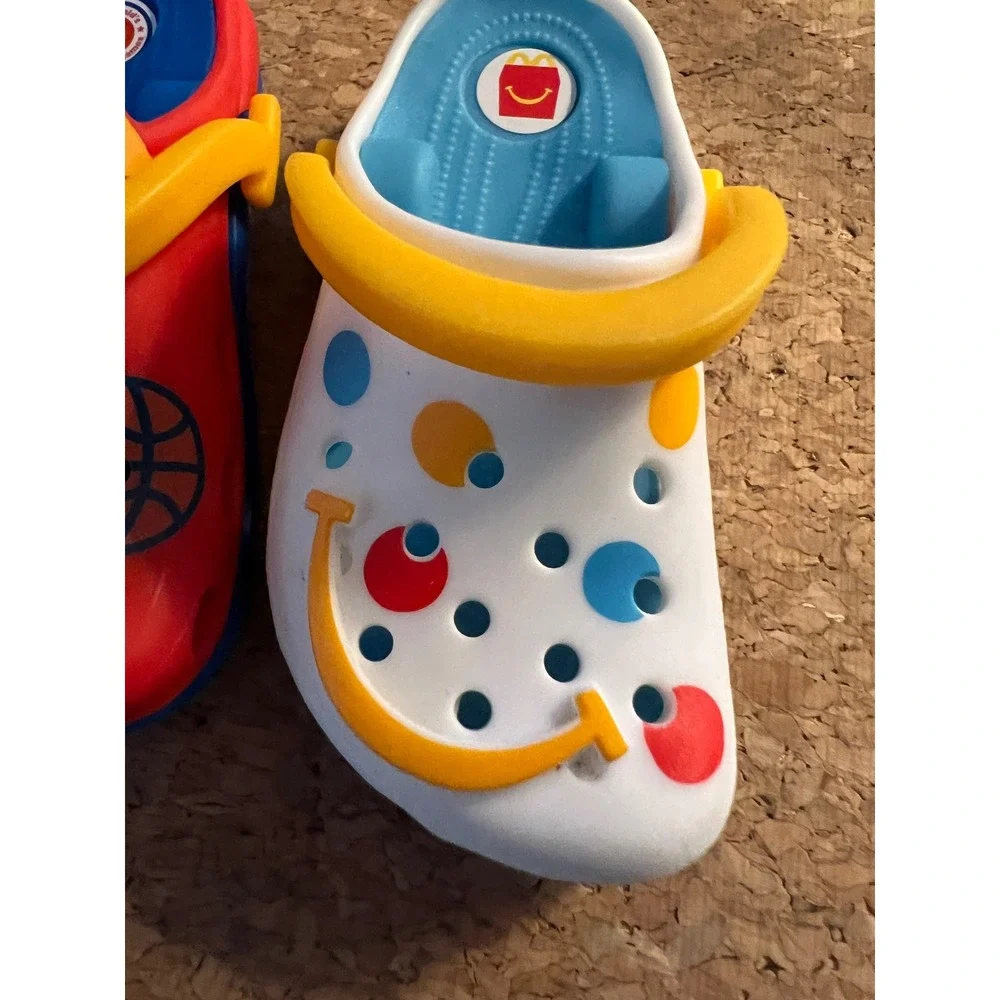 McDonalds Crocs Keychain Happy Meal‎ Toy Set Red White OS Excellent 2024 Retro